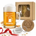 ZESTAW PREZENTOWY KUFEL GRAWEROWANY PODSTAWKA OTWIERACZ (1).png