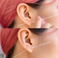 Zestaw do czyszczenia dziurek w uszach 60 nici + płyn 15 ml piercing