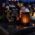 GRA-014-SMF-12LED Znicz solarny LED STATUETKA NA CMENTARZ GRÓB DUŻA wieczna lampka nagrobna (3).png