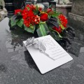 DEKORACJA na grób GRAWEROWANY ZNICZ podstawka na cmentarz WIECZNA RÓŻA