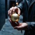Śmieszna BOMBKA SZKLANA na choinkę PREZENT NA ŚWIĘTA DLA FACETA CHŁOPAKA    KOLEGI