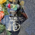 DEKORACJA na grób GRAWEROWANY ZNICZ podstawka na cmentarz RÓŻA DLA MĘŻA