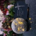 Znicz solarny LED z kulą  STATUETKA NA GRÓB wieczny lampion szkło akryl