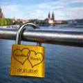 KŁÓDKA MIŁOŚCI NA MOST Siłownie Z GRAWEREM Imieniem ZŁOTA Walentynki 35mm